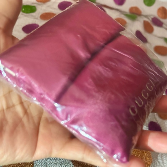 Gucci Gold Floral Beauty Double Sided Compact Mirror with Burgundy Pouch NWT - Picture 8 of 10